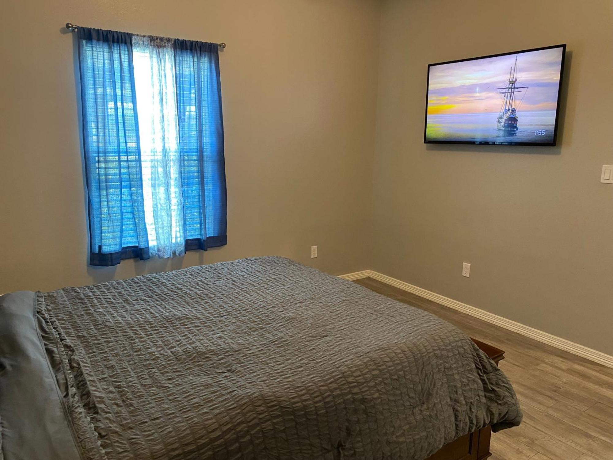 Cozy Getaway With King Bed Near Utrgv Διαμέρισμα Edinburg Εξωτερικό φωτογραφία